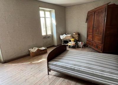 &#8364;117700 - Old 4 Bedroom House With Numerous Outbuildings