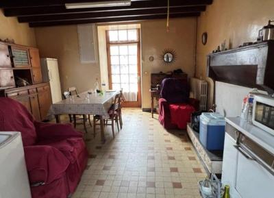 &#8364;117700 - Old 4 Bedroom House With Numerous Outbuildings