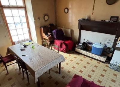 &#8364;117700 - Old 4 Bedroom House With Numerous Outbuildings