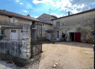 &#8364;117700 - Old 4 Bedroom House With Numerous Outbuildings