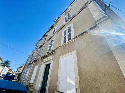 &#8364;265950 - Beautiful 9 Bedroom Town House At The Heart Of Ruffec