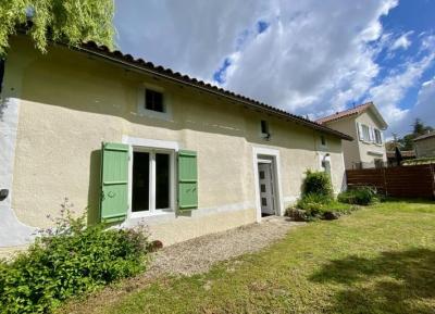 €87500 - Pretty Village House On One Level With Private Garden And Two Bedrooms