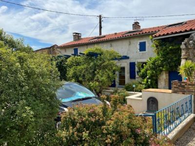 &#8364;228700 - Beautiful Charentaise House With A Pleasant Private Courtyard