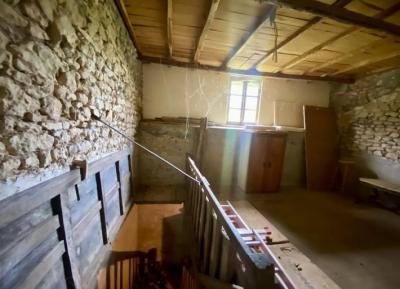 &#8364;70000 - Country House With Great Potential To Finish Renovating