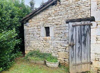 &#8364;229780 - Ancien Corps De Ferme A Blanzay Avec Potentiel Pour Faire Des Gites