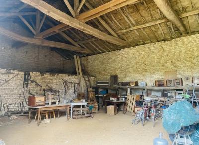 &#8364;229780 - Ancien Corps De Ferme A Blanzay Avec Potentiel Pour Faire Des Gites