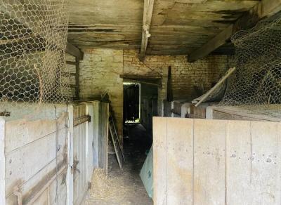 &#8364;229780 - Ancien Corps De Ferme A Blanzay Avec Potentiel Pour Faire Des Gites