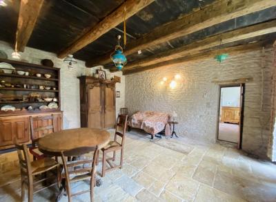 &#8364;229780 - Ancien Corps De Ferme A Blanzay Avec Potentiel Pour Faire Des Gites