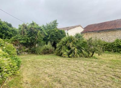 &#8364;229780 - Ancien Corps De Ferme A Blanzay Avec Potentiel Pour Faire Des Gites