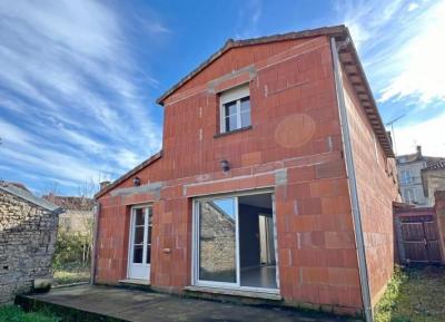 &#8364;112350 - 3 Bedroom House With Garden And Garage Tucked Away- Centre Ruffec