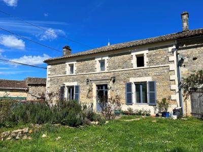 &#8364;191480 - Spacious Stone Property With Attached Barn In A Quiet Hamlet