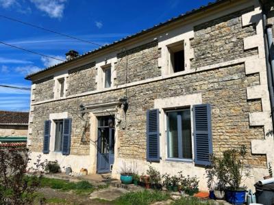 &#8364;191480 - Spacious Stone Property With Attached Barn In A Quiet Hamlet