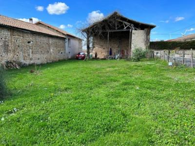 &#8364;191480 - Spacious Stone Property With Attached Barn In A Quiet Hamlet