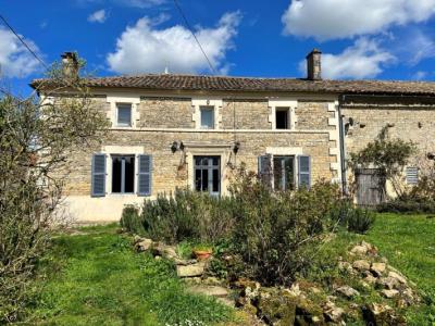 &#8364;191480 - Spacious Stone Property With Attached Barn In A Quiet Hamlet