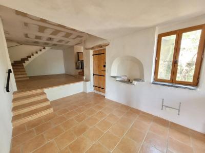 2 Charming Stone Houses, One To Be Modernised And The Property To Be Renovated, With Terraces And Co