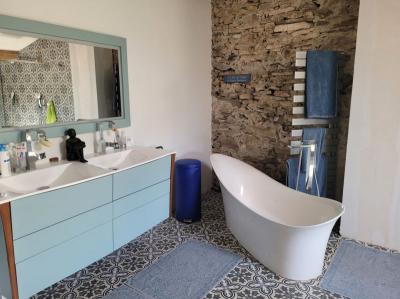 Charming Old Winegrower\'s House With 170 M2 Living Space And A 225 M2 Garden.
