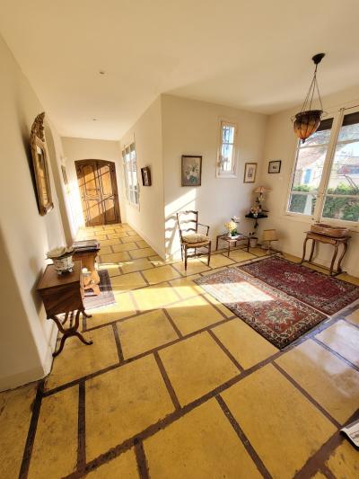 Beautiful And Spacious Former Winegrowing Property With 243 M2 Of Living Space On 1064 M2 Of Land In