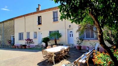 Charming Winegrowers House With 5 Bedrooms, Large Outbuilding, Convertible Attic And A 685 M2 Courty