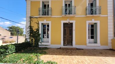 Beautiful Town House With 200 M2 Of Living Space, Garage, Small Garden And Terraces.