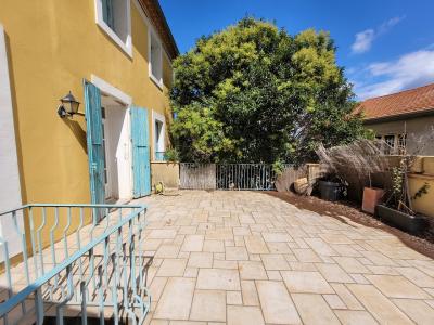 Beautiful Town House With 200 M2 Of Living Space, Garage, Small Garden And Terraces.