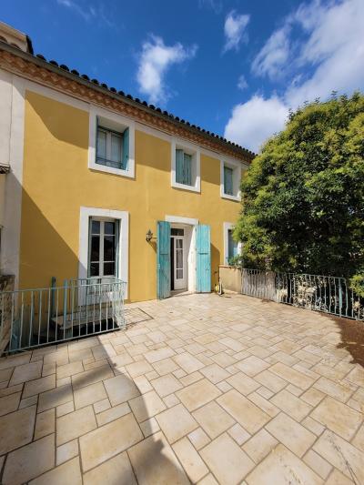 Beautiful Town House With 200 M2 Of Living Space, Garage, Small Garden And Terraces.