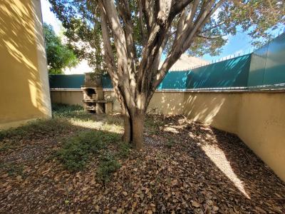 Beautiful Town House With 200 M2 Of Living Space, Garage, Small Garden And Terraces.