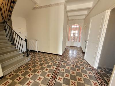 Beautiful Town House With 200 M2 Of Living Space, Garage, Small Garden And Terraces.