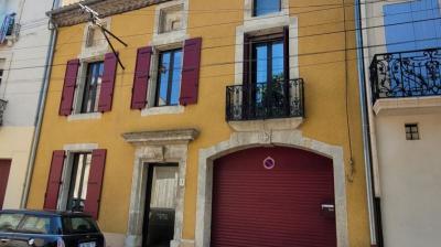 Winegrower\'s Property With 188 M2 Of Living Space On 488 M2 Of Land With Stone Outbuilding And Swim