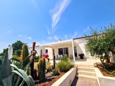 Superb Contemporary Single Storey Villa With 156 M2 Of Living Space On A 749 M2 Plot With Pool. High