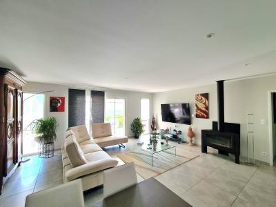 Superb Contemporary Single Storey Villa With 156 M2 Of Living Space On A 749 M2 Plot With Pool. High