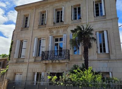 Superb Maison De Maitre With 300 M2 Of Living Space, Lovely Courtyard And Adjoining Former Winery.