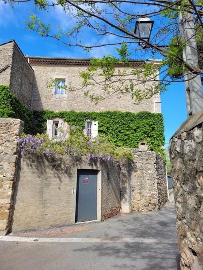 Superb Maison De Maitre With 300 M2 Of Living Space, Lovely Courtyard And Adjoining Former Winery.