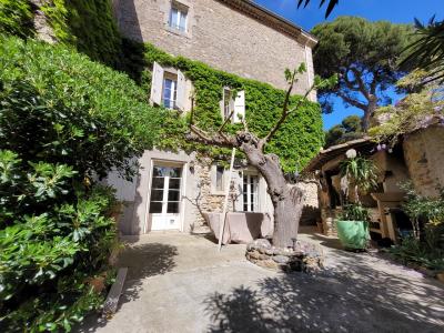 Superb Maison De Maitre With 300 M2 Of Living Space, Lovely Courtyard And Adjoining Former Winery.