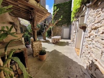 Superb Maison De Maitre With 300 M2 Of Living Space, Lovely Courtyard And Adjoining Former Winery.