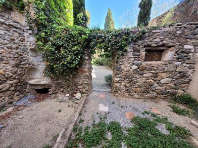 Superb Maison De Maitre With 300 M2 Of Living Space, Lovely Courtyard And Adjoining Former Winery.