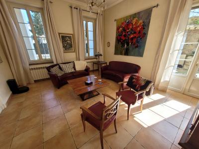 Superb Maison De Maitre With 300 M2 Of Living Space, Lovely Courtyard And Adjoining Former Winery.