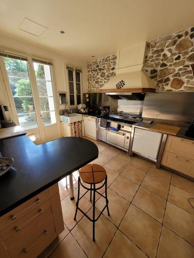 Superb Maison De Maitre With 300 M2 Of Living Space, Lovely Courtyard And Adjoining Former Winery.