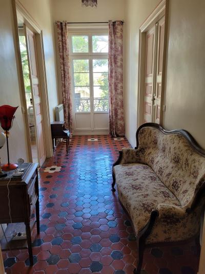 Superb Maison De Maitre With 300 M2 Of Living Space, Lovely Courtyard And Adjoining Former Winery.