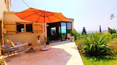 Elegant And Charming Villa With 145 M2 Of Living Space On A 1675 M2 Landscaped Plot With Exceptional