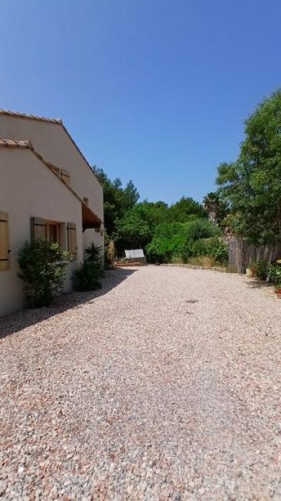 Elegant And Charming Villa With 145 M2 Of Living Space On A 1675 M2 Landscaped Plot With Exceptional