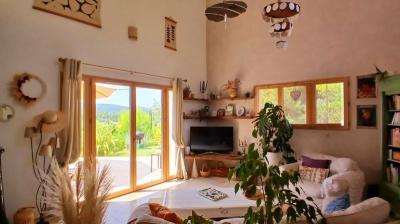 Elegant And Charming Villa With 145 M2 Of Living Space On A 1675 M2 Landscaped Plot With Exceptional