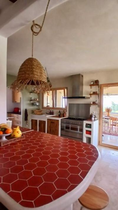 Elegant And Charming Villa With 145 M2 Of Living Space On A 1675 M2 Landscaped Plot With Exceptional