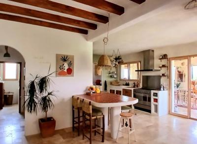 Elegant And Charming Villa With 145 M2 Of Living Space On A 1675 M2 Landscaped Plot With Exceptional
