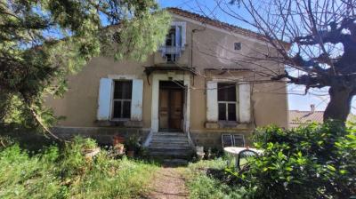 Old Character House To Renovate With 155 M2 Of Living Space Plus Separate Flat On 885 M2 Of Building
