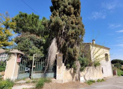 Old Character House To Renovate With 155 M2 Of Living Space Plus Separate Flat On 885 M2 Of Building