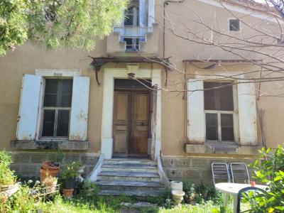 Old Character House To Renovate With 155 M2 Of Living Space Plus Separate Flat On 885 M2 Of Building