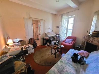 Old Character House To Renovate With 155 M2 Of Living Space Plus Separate Flat On 885 M2 Of Building
