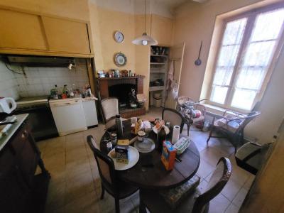 Old Character House To Renovate With 155 M2 Of Living Space Plus Separate Flat On 885 M2 Of Building