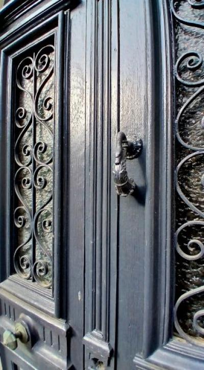 Splendid 18th Century Maison De Maitre With 4 Bedrooms, Vast Garage, Courtyard And Terrace. A Refine