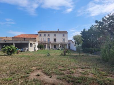 Former Winegrower\'s Property, Completely Renovated, With 270 M2 Of Living Space With Its Cellar, On